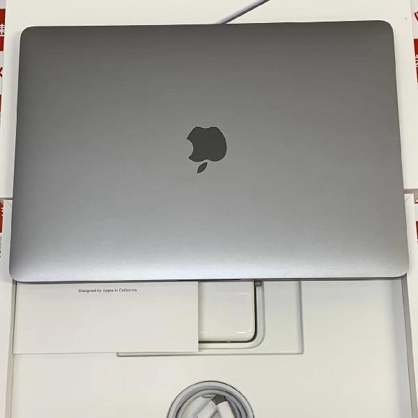 MacBook Pro 13インチ 2020 Thunderbolt 3ポートx4 2GHz クアッドコアIntel Core i5 16GBメモリ 512GB SSD MWP42J/A A2251 極美品-正面