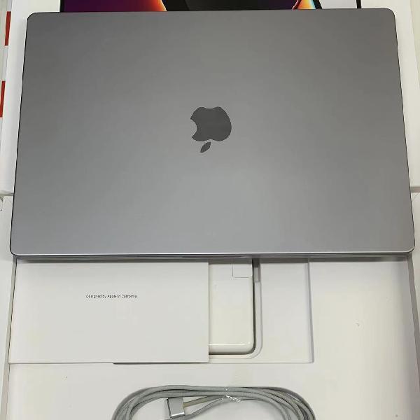 MacBook Pro 16インチ 2021 M1 Maxチップ 32GBメモリ 1TB SSD MK1A3J/A A2485-正面